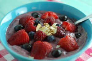 smoothie bowl - healthy, fun, beautiful breakfast!