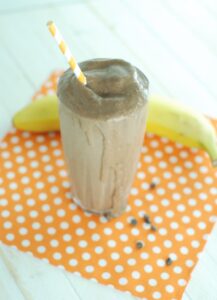 chocolate smoothie recipe - healthy balance of protein carbs, and healthy fats, with no sugar!