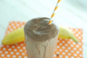 a chocolate smoothie that's good for you - it's sweetened with frozen bananas!