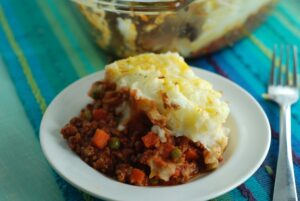 this cheesy, starchy dish is lightened up with cauliflower and low fat cottage cheese, and it's so good!