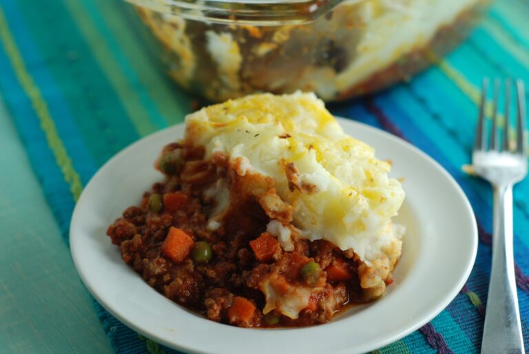 this cheesy, starchy dish is lightened up with cauliflower and low fat cottage cheese, and it's so good!