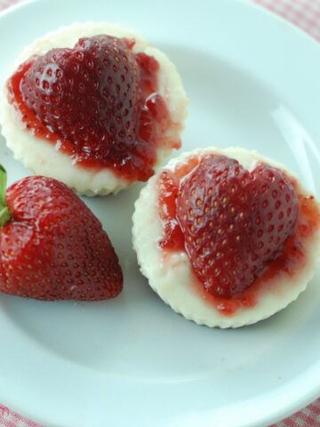 This is a picture of Gluten Free Mini Cheesecakes. Recipe at beneficial-bento.com