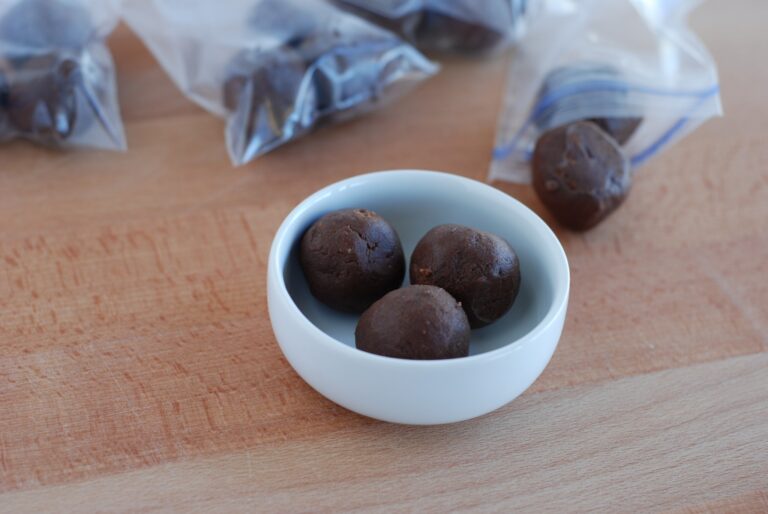 With only 5 ingredients, these Cashew Cocoa Fudge Bites are easy to whip up in the food processor. Keep them on hand when you are out running around and need something healthy and low-cal when hunger strikes!