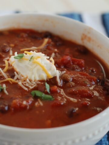 Slow Cooker Meatless Chili is the perfect meal to come home to on a cold winter night., and it's cheap to make!