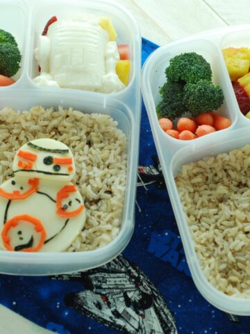 These BB-8 are made from cheese, nori, carrot, and boiled egg