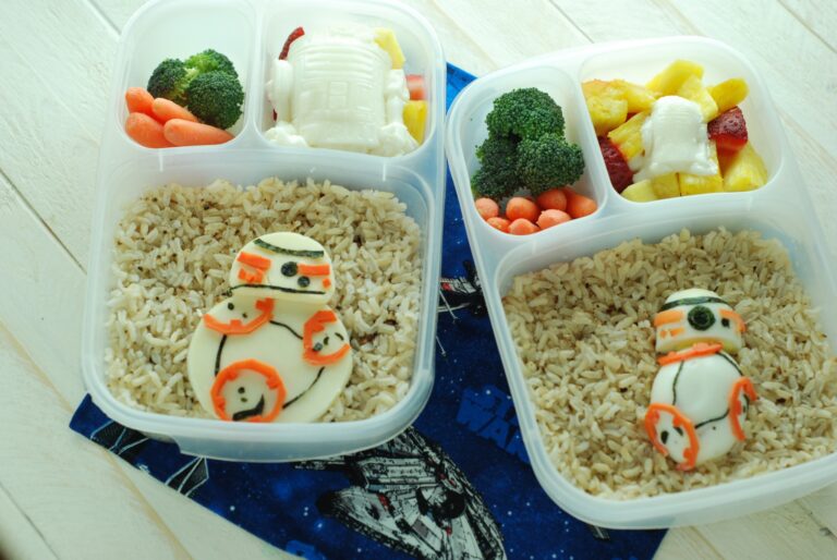 These BB-8 are made from cheese, nori, carrot, and boiled egg