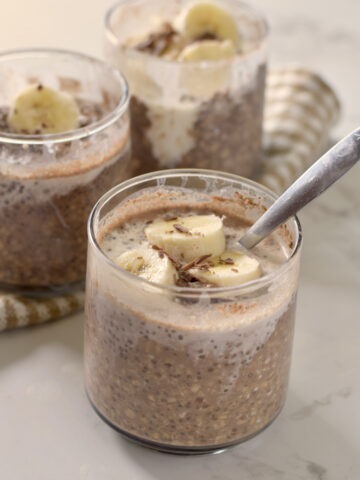 pb chocolate overnight oats, vertical