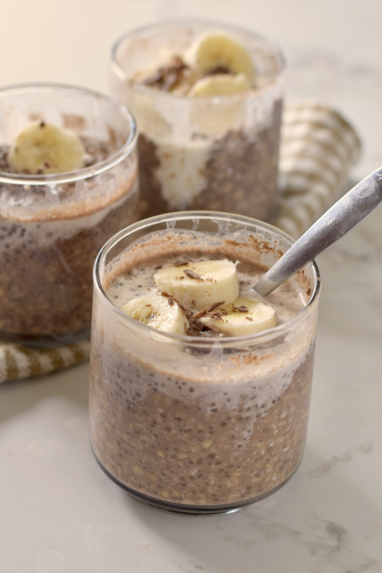 pb chocolate overnight oats, vertical