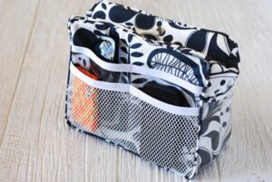 How I Prep my Food for the Day - I made this purse organizer/cooler combo to make it east to switch purses and keep my healthy food with me when I leave the house! Find them in my Etsy shop