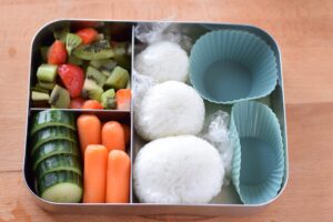 this is a picture of step 6 of the snowman rice ball bento. Read more at beneficial-bento.com