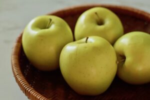 golden delicious apples