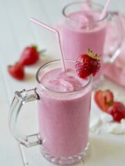strawberry coconut shake, tall