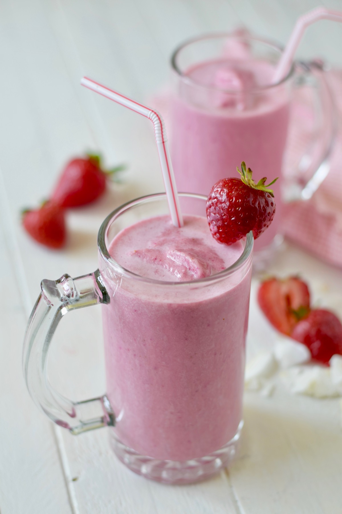 strawberry coconut shake, tall