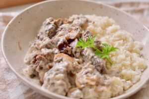 beef stroganoff, parsley