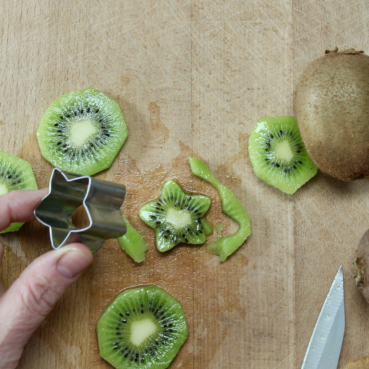 step 3. cut out kiwi