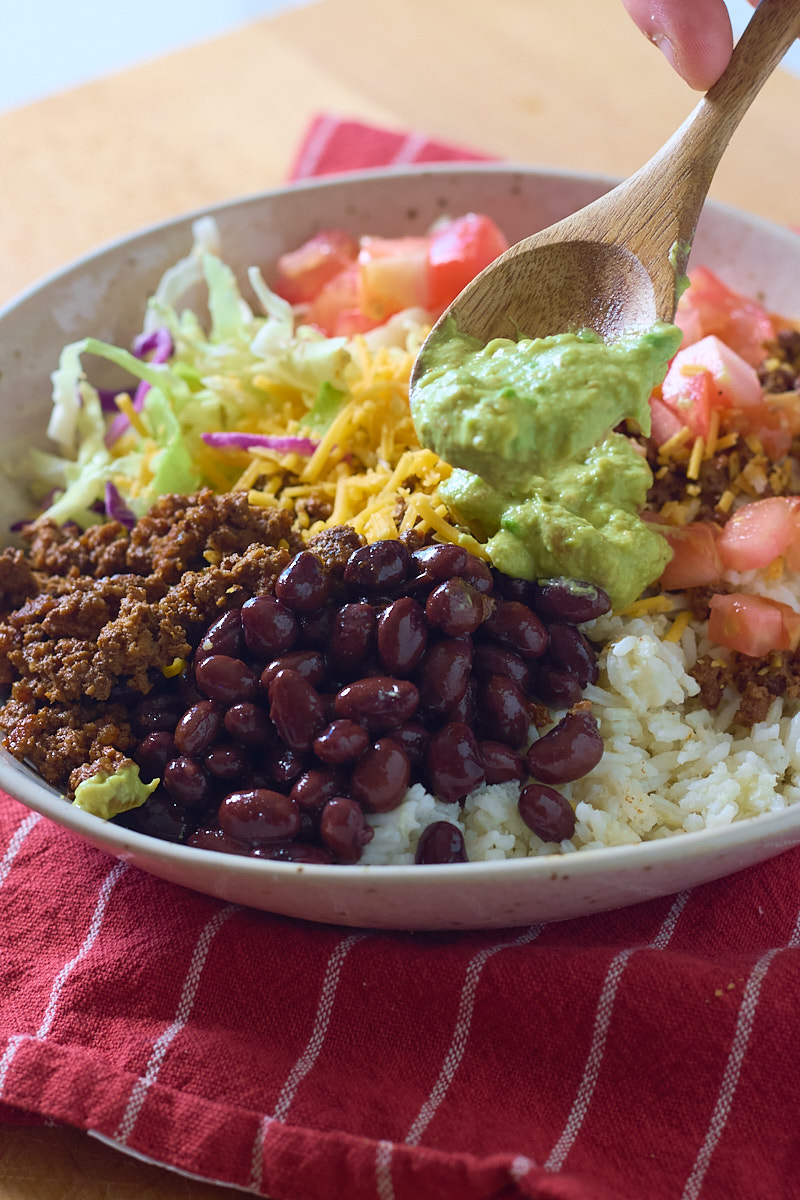 guac on taco bowl, vert