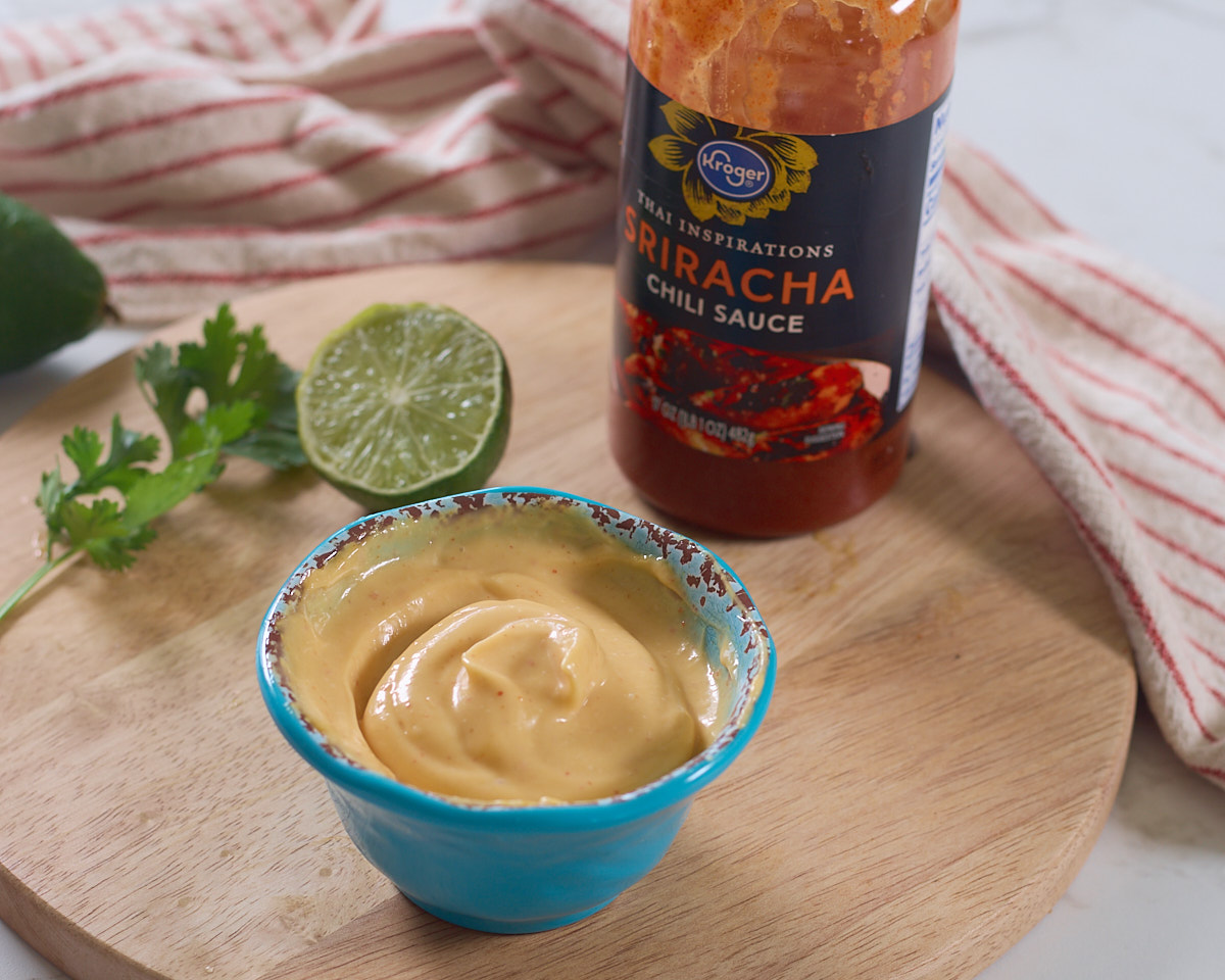 sriracha mayo with ingredients
