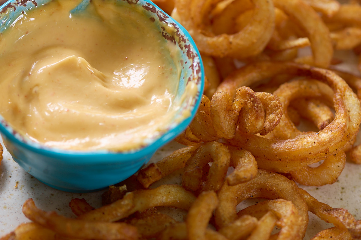 sriracha mayo with fries
