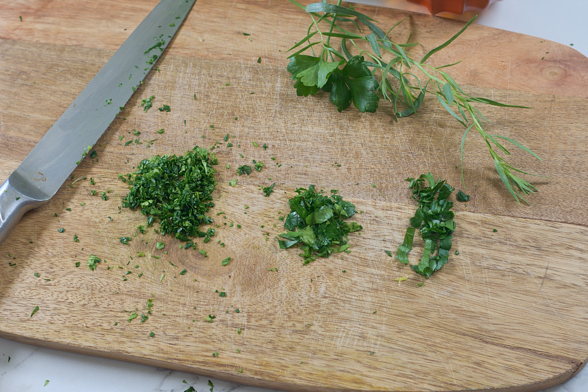 how to chop herbs
