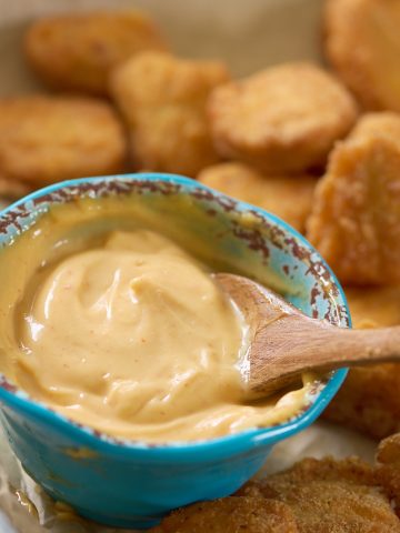 sriracha with nuggets vert