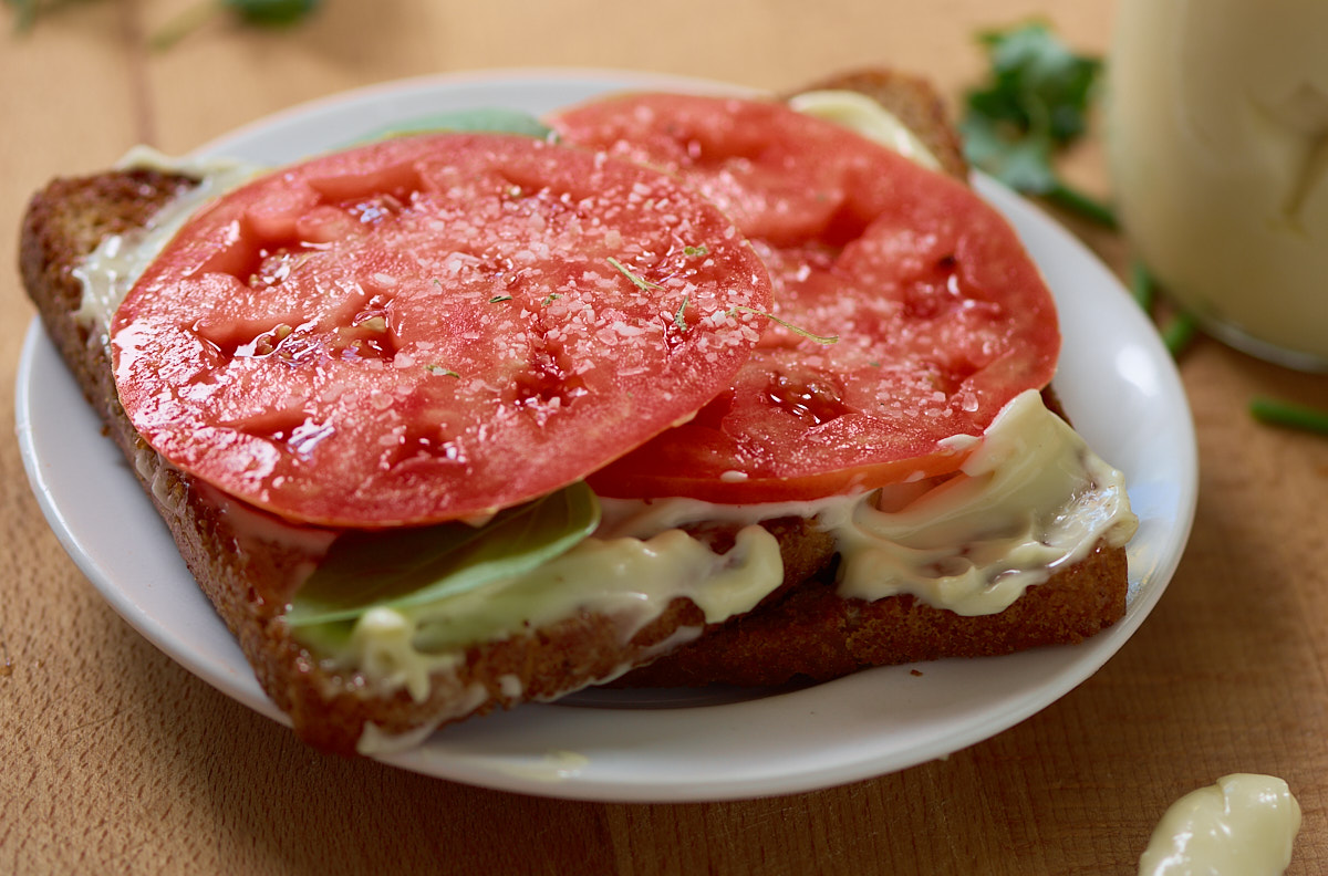 tomato sandwich, closeup