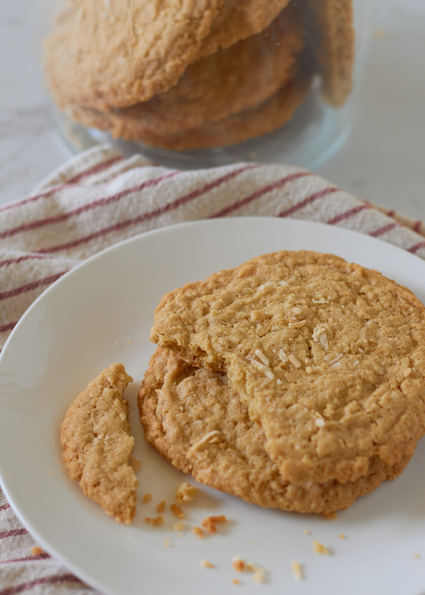 cookies on plate with cookie jar